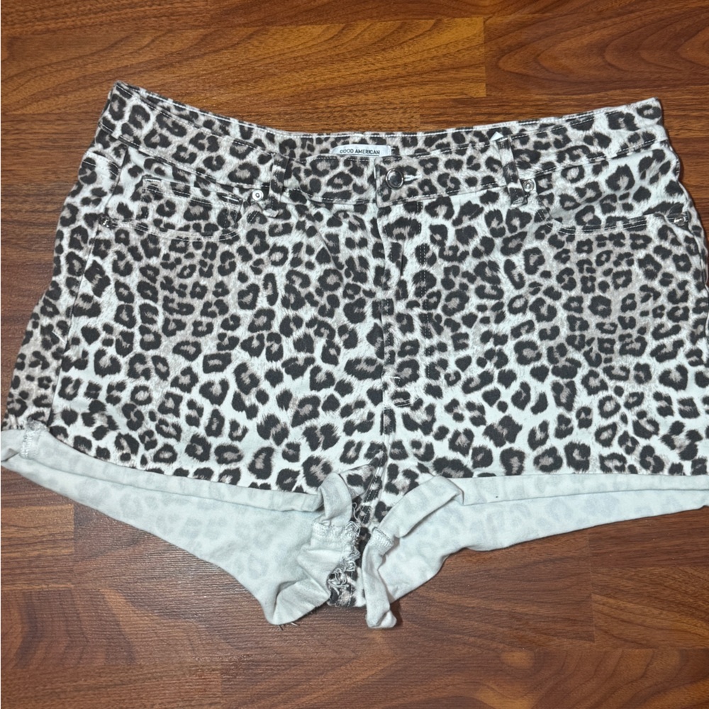 GOOD AMERICAN The Cut Off Denim Short in Snow Leopard